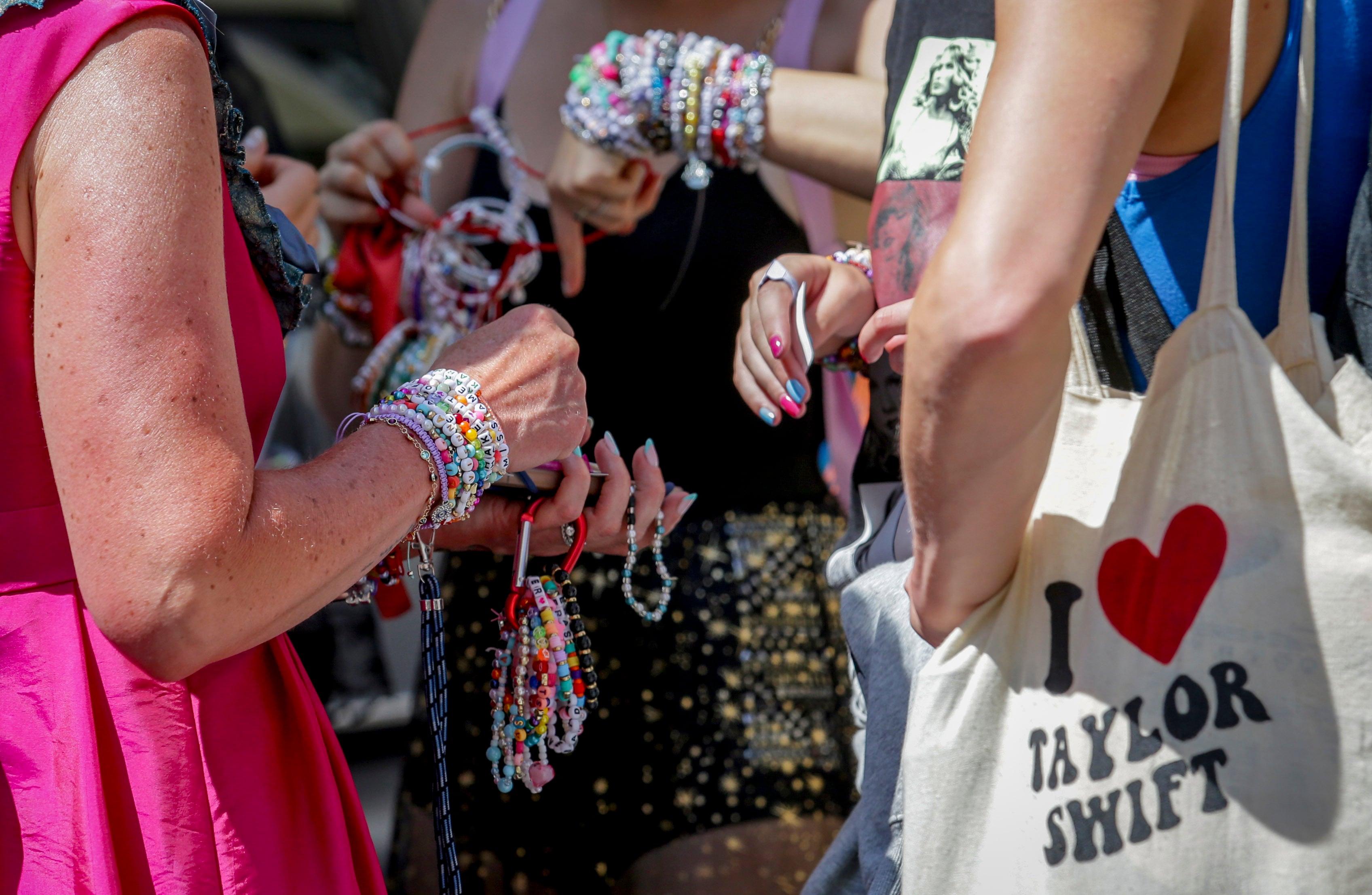 Dictionary.com solo añade palabras como Swiftie cuando alcanzan uso generalizado, comprensión amplia y potencial de permanencia (Foto AP/Heinz-Peter Bader)