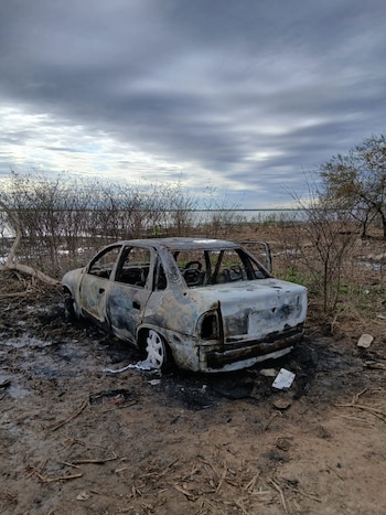 Femicidio seguido de suicidio en Villa Gobernador Gálvez: los cuerpos fueron encontrados en un auto prendido fuego