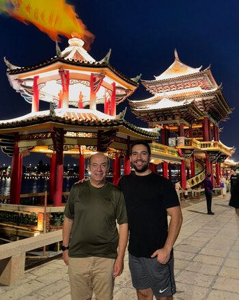 Calderón Hinojosa y su hijo,