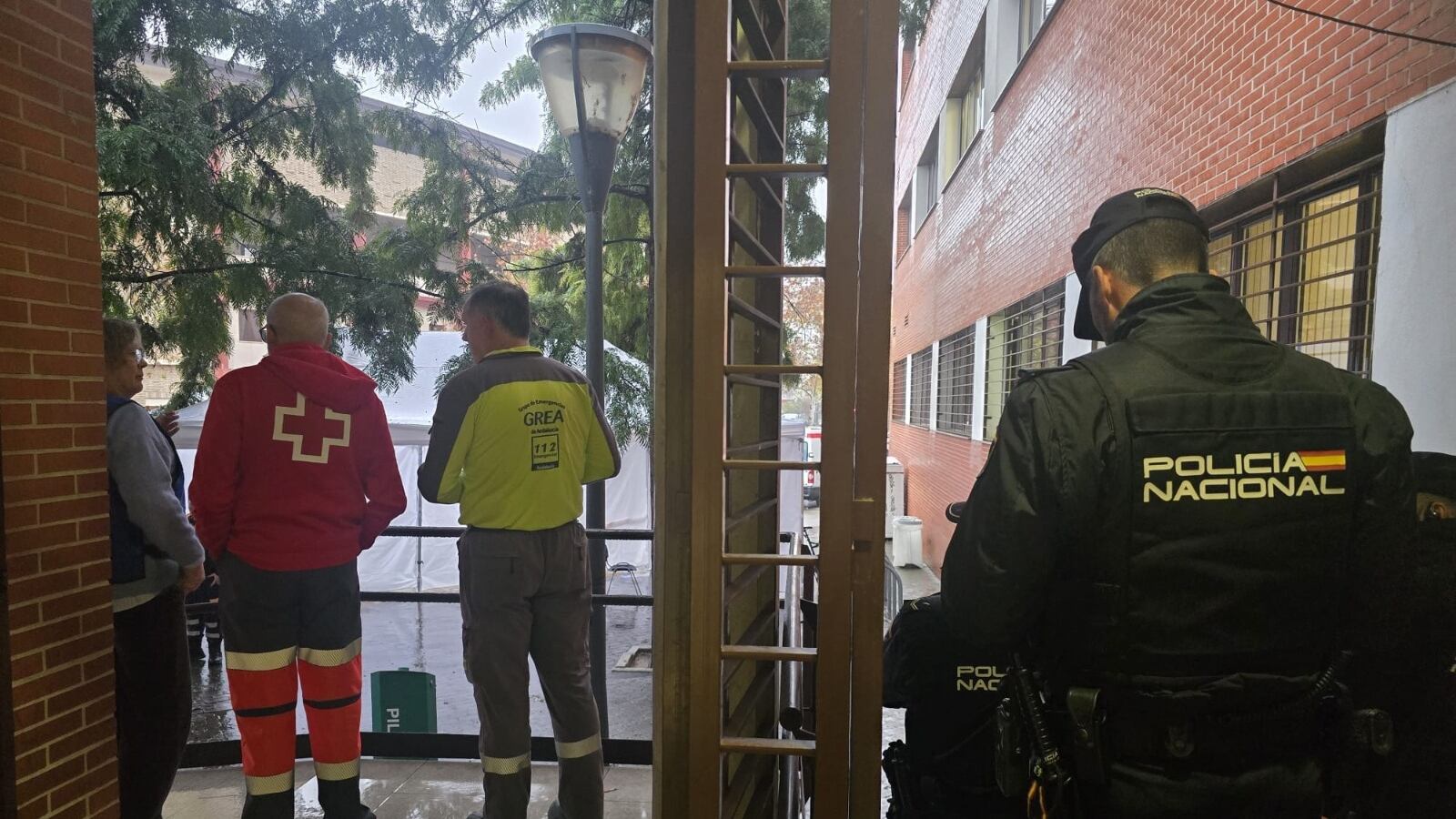 El centro de atención a familiares del centro cívico de Poniente Sur se traslada al hotel Crisol Jardines (@E112Andalucia)