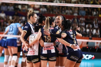 Hinchas aliancistas muestran su apoyo