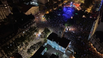 Las mejores 27 fotos del espectáculo del cura DJ en Buenos Aires