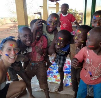 Silvia Romano durante su voluntariado