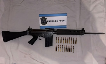 El fusil FAL encontrado en la casa de Maidana en Moreno