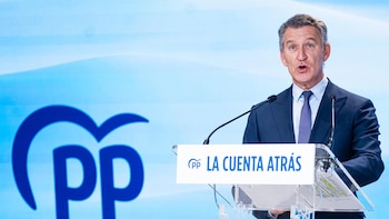 Feijóo promete que reformará el Código Civil para “ordenar la nacionalidad” y restringir la ley de nietos: “El pasaporte no se regala”