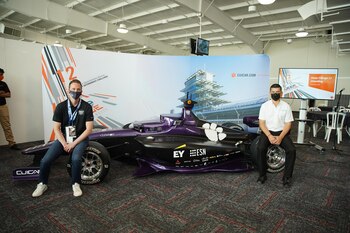 Al la izquierda Paul Mitchell