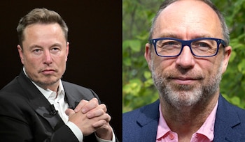 Elon Musk (a la derecha)