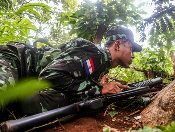 Un rebelde en Myanmar (KAUNG ZAW HEIN / ZUMA PRESS)