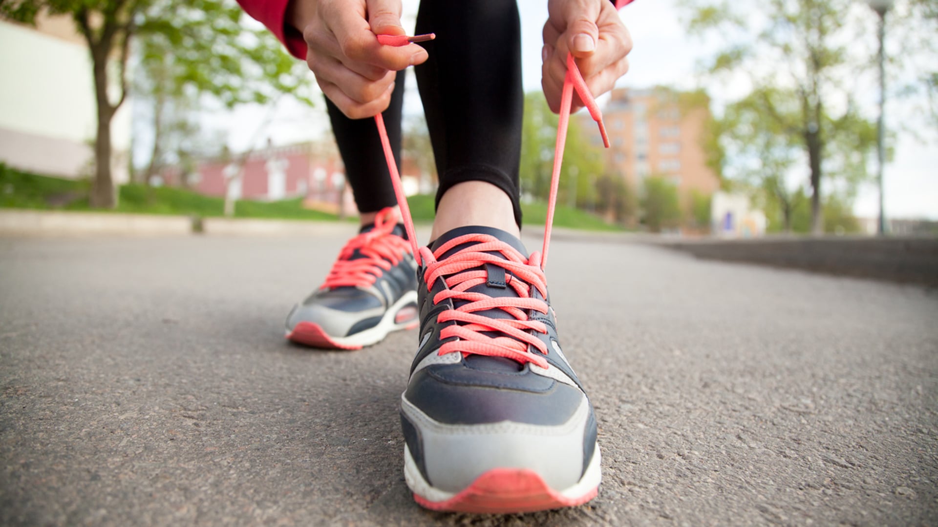 Atarse los cordones, lo más sencillo, pero a veces lo más molesto. (Istock)