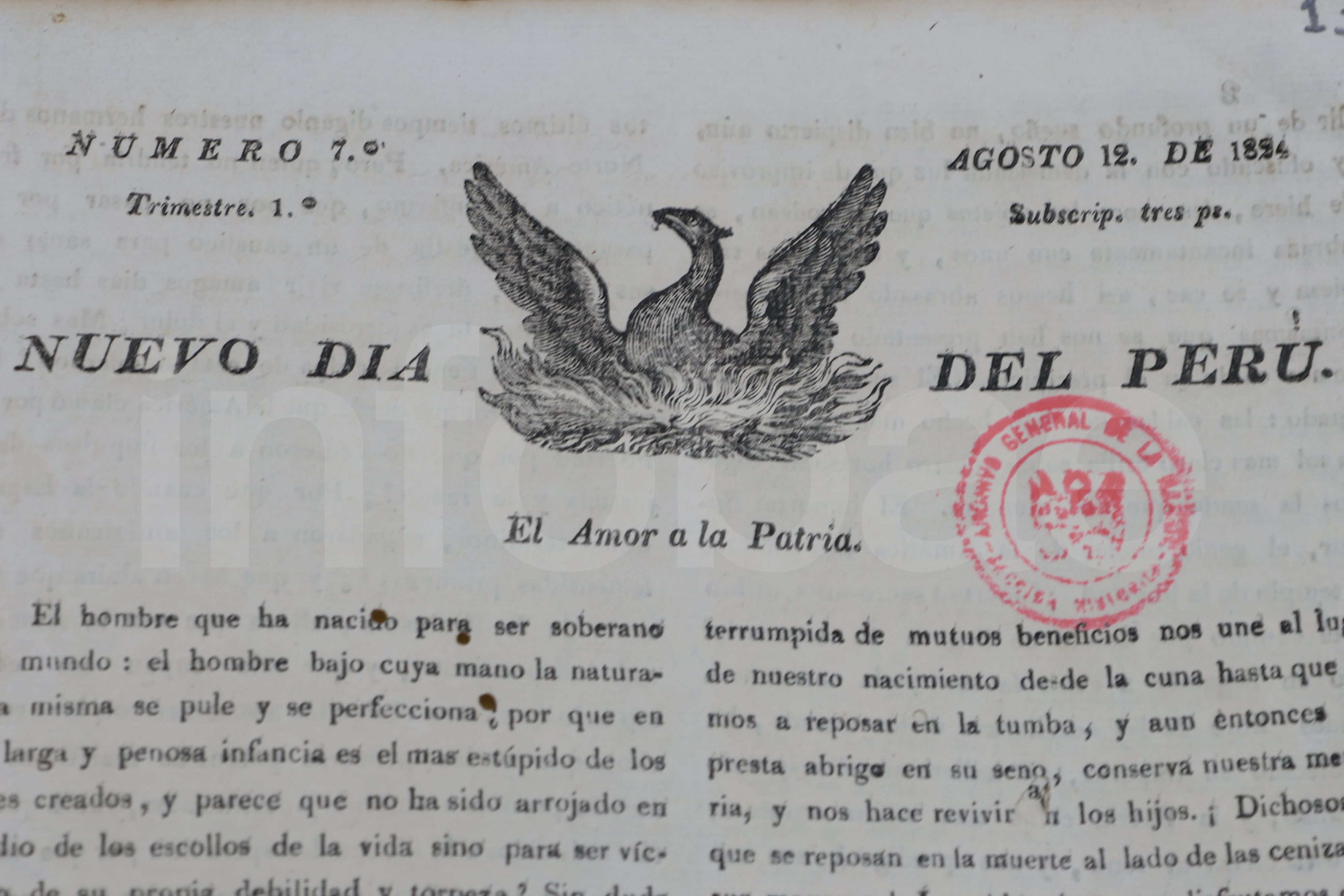 Una página del periódico peruano Nuevo Día del Perú, fechada el 12 de agosto de 1824, muestra su cabecera y una ilustración de un ave, conservada en el Archivo General de la Nación del Perú. (Paula Elizalde)
