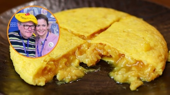 Una cocinera de Elche prepara la mejor tortilla de patatas de toda España: poco hecha y con patata gallega “bien crujiente”