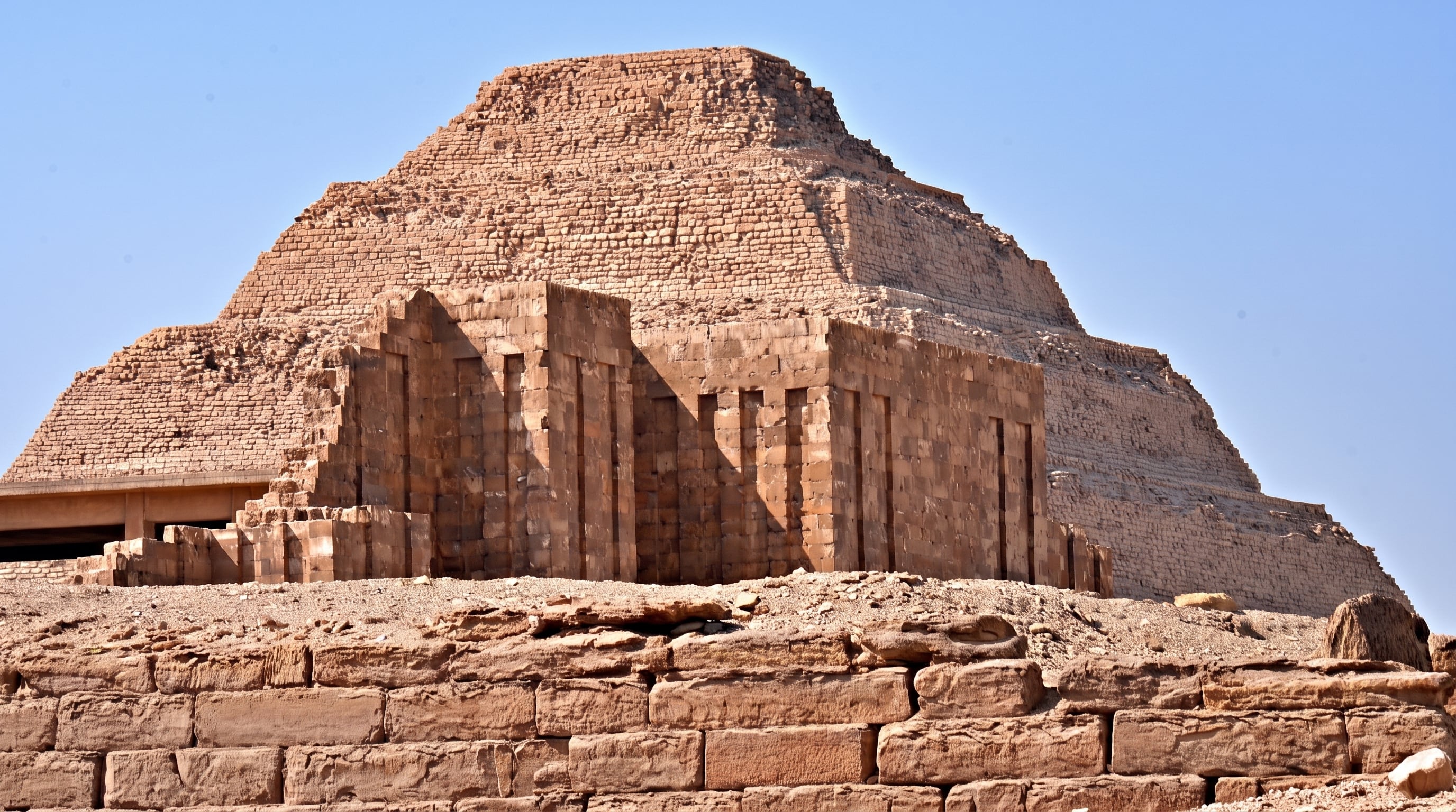 Egipto mantiene en Filé y Dendera templos antiguos que incorporan escenas, inscripciones y reformas de época romana. (Imagen Ilustrativa Infobae)