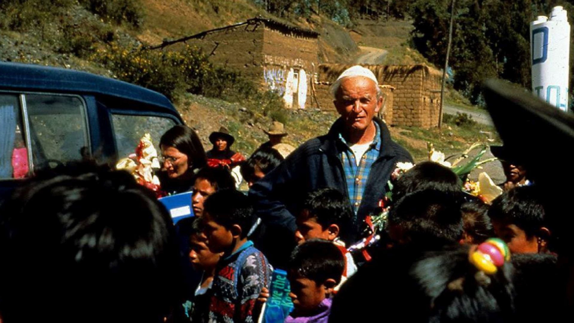 La historia de Ugo de Censi es un relato de sacrificio y dedicación. Su llegada a Perú en 1976 marcó el inicio de una transformación radical en Chacas, cambiando el futuro de sus habitantes. (Valerio Gardoni)