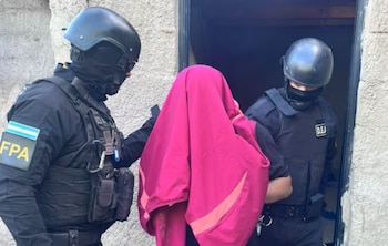 Dos efectivos de la Fuerza