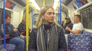 Se infiltró en el metro de Londres para documentar el acoso a mujeres y contó lo que vivió: “Fue escalofriante”