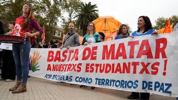 Marcha de docentes contra la