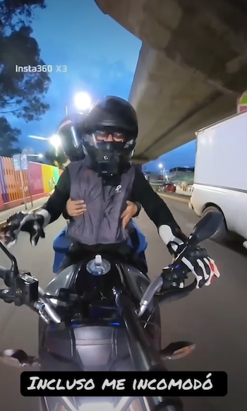 El creador de contenido eljbbiker compartió el momento y recomendó a otros conductores priorizar su seguridad y reportar este tipo de conductas. (Captura de pantalla)