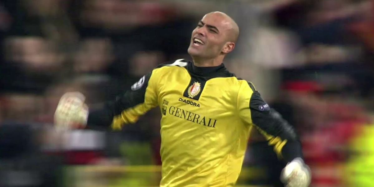 Sinan Bolat marcó de cabeza en el descuento para el Standard Liège, asegurando el pase a la Europa League en la Champions 2009/10 (Captura/YouTube/UEFA)