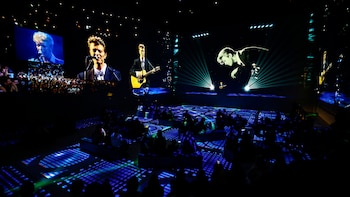 Fragmentos de entrevistas revelan el lado humano y autocrítico de David Bowie, destacando su sentido del humor y su curiosidad vital