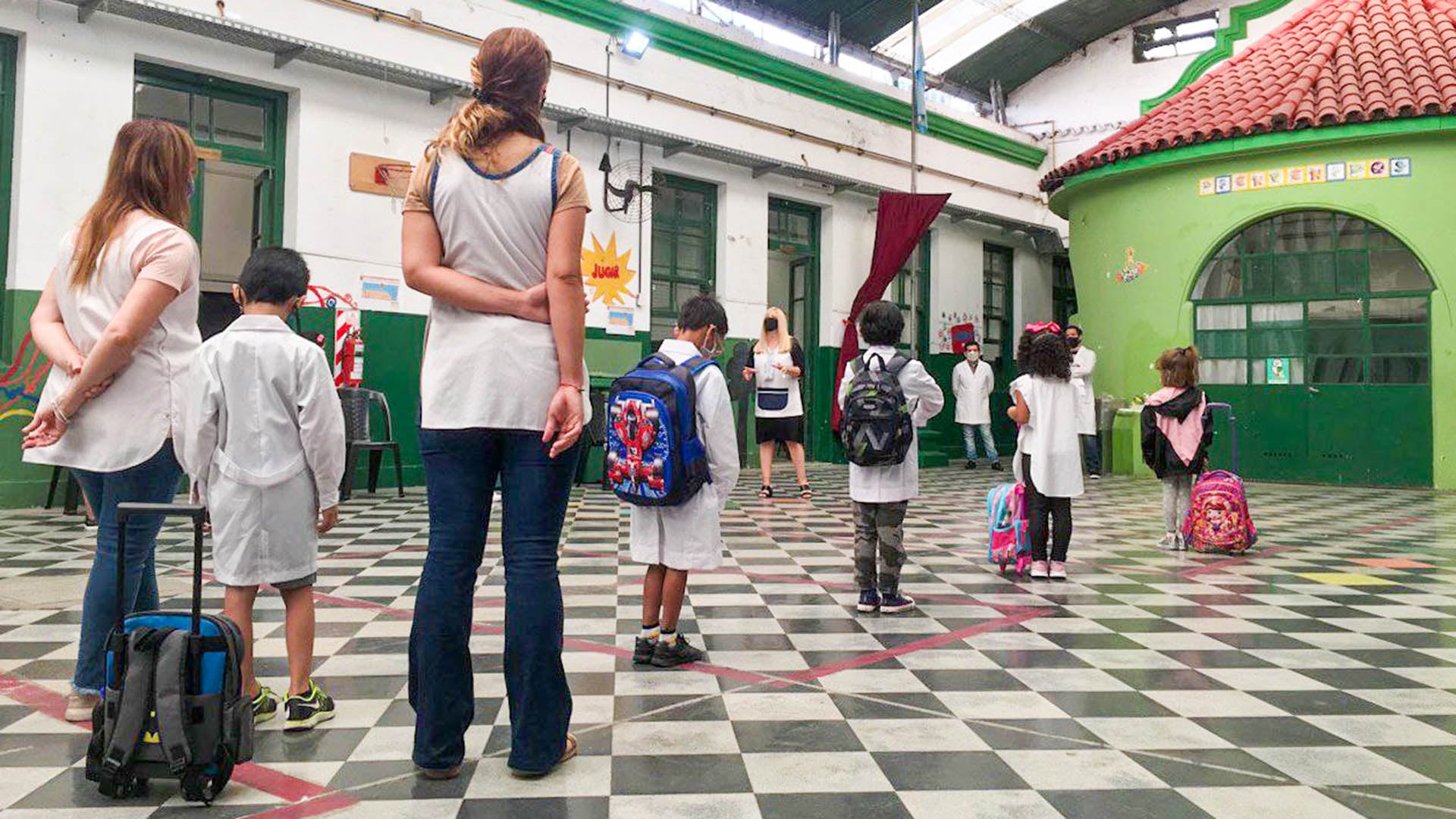 La mayor diferencia en la variación de precios regional en marzo respecto al promedio nacional se observó en el rubro Educación (Foto: NA)