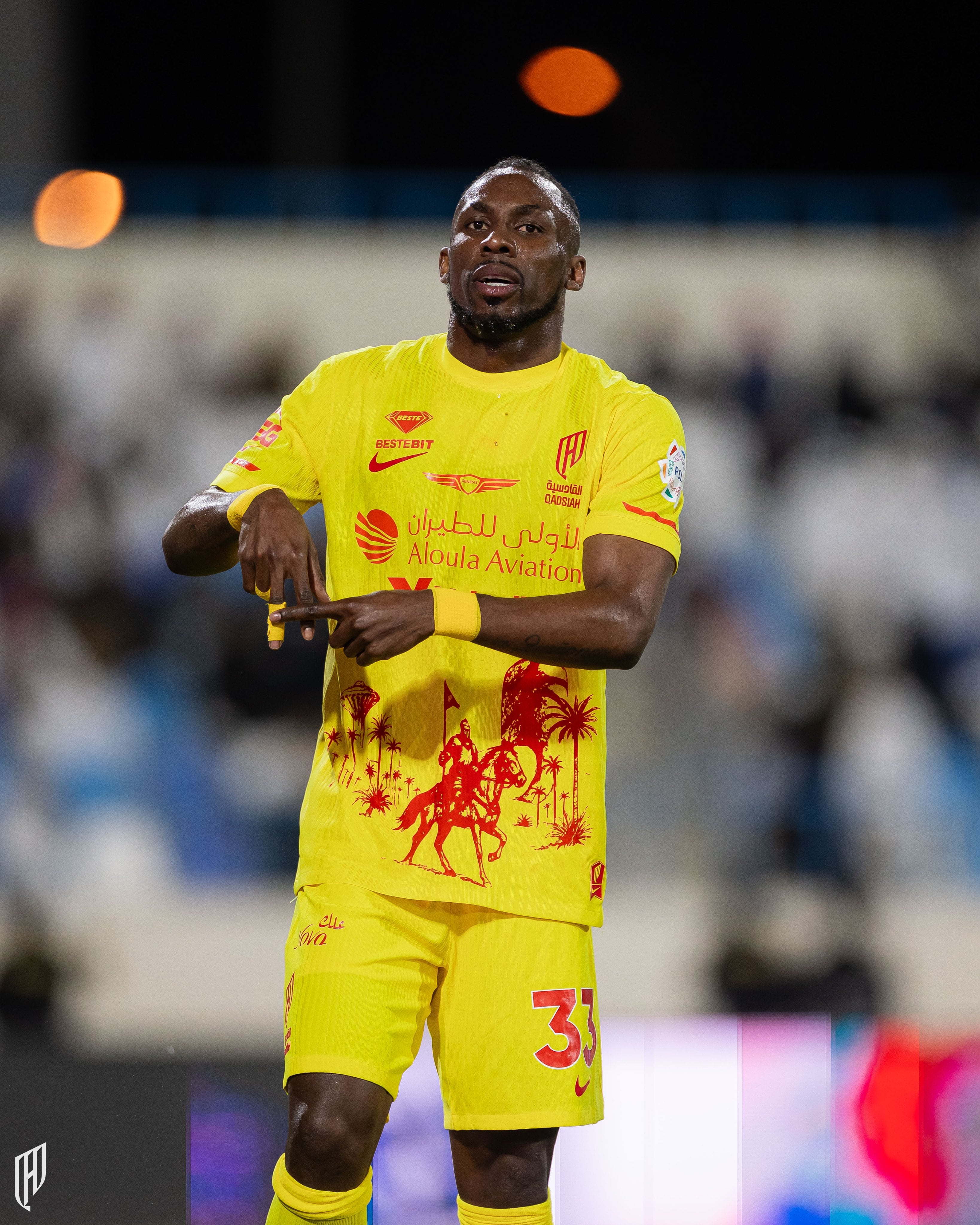 El atacante continúa en la lista de goleadores de la liga saudí. (X/ @AlQadsiahEN)