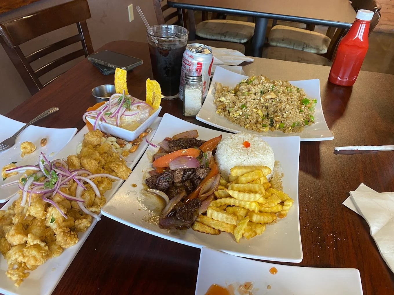 Platos de Peru Gourmet Restaurant en Texas. Foto: Google Maps