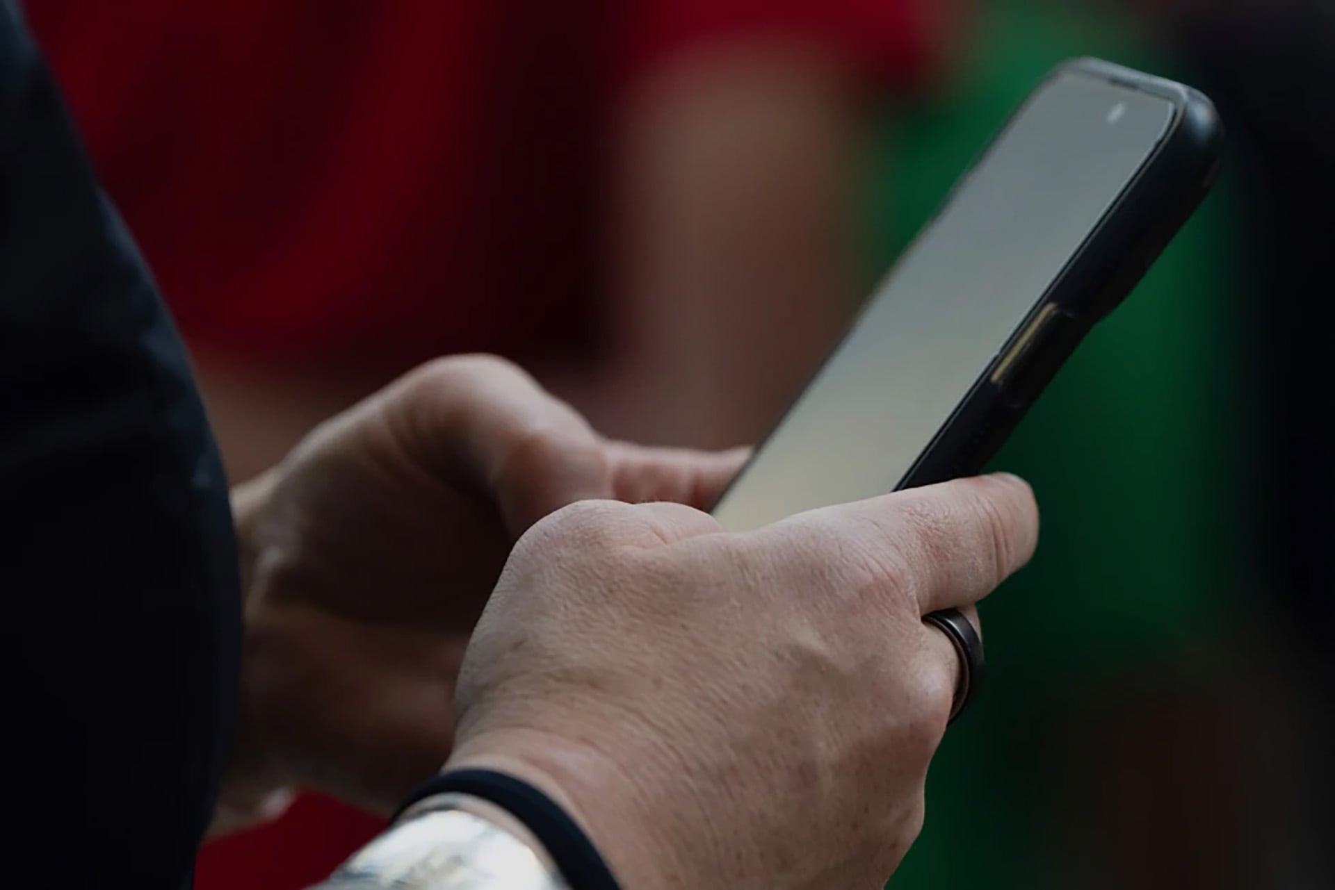 La CNBS alerta sobre ofertas de inversión que suplantan a la firma bursátil CABVAL en Telegram.