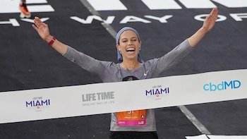 Bracha "Beatie" Deutsch entrena para