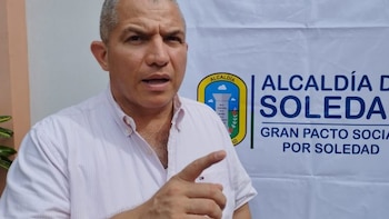 Alerta por mujer que ofrece esquemas de vacunación fraudulentos a bajo costo a estudiantes