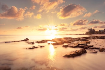 Seven Mile Beach es conocida