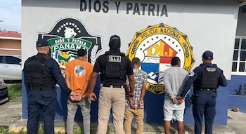 Se reportó la imputación de cargos para varias personas por delitos sexuales, robo agravado, hurto de autos y tráfico de bienes ilícitos. (PN)
