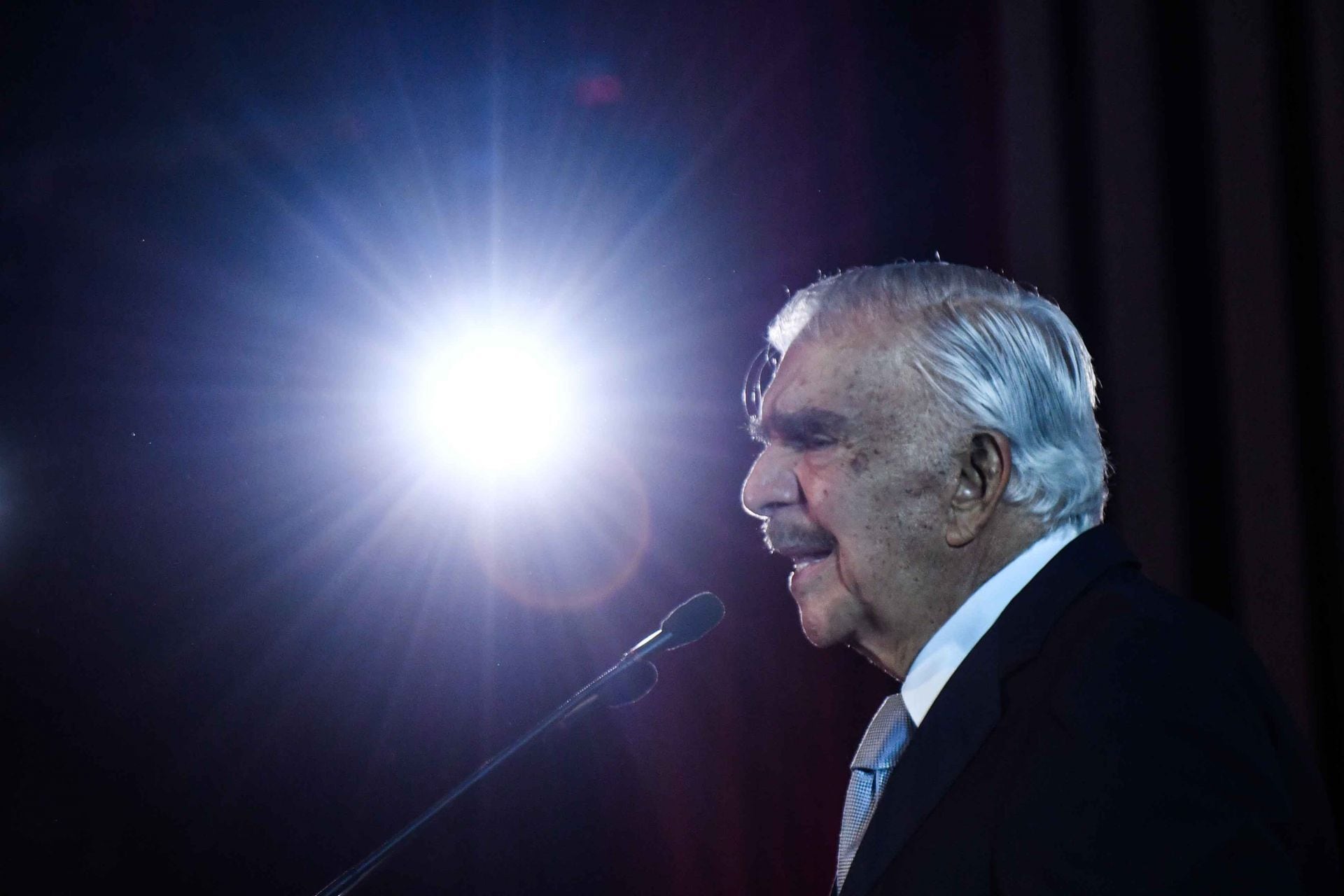 CIUDAD DE MÉXICO, 18OCTUBRE2023.- Jorge Kahwagi Gastine, director del periódico La Crónica de Hoy, durante su participación en la ceremonia de los Premios Crónica realizada en el Auditorio “Jaime Torres Bodet” del Museo Nacional de Antropología.FOTO: MARIO JASSO/CUARTOSCURO.COM