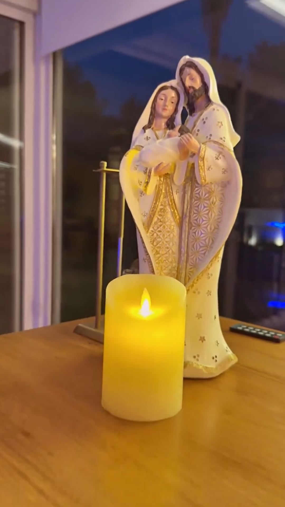 La Sagrada Familia, presente entre los adornos tradicionales del hogar