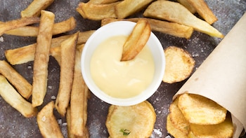 Salsa andaluza o andalouse, la receta para acompañar a las patatas fritas que nació en Bélgica y no conocen en Andalucía