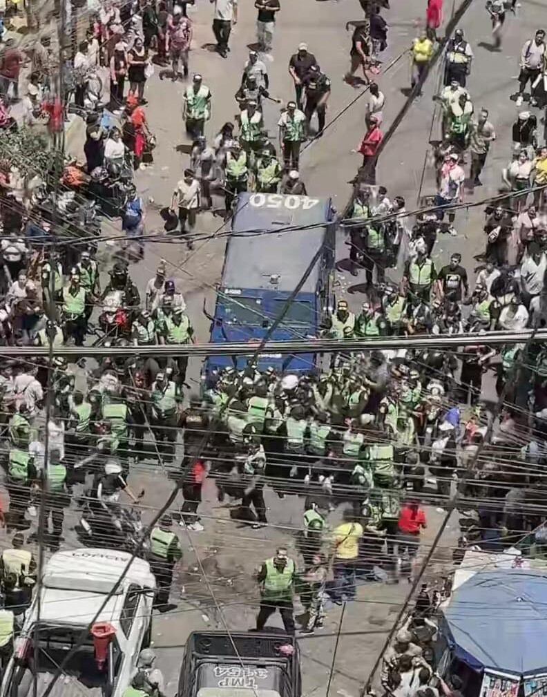 El conductor del camión blindado permanece detenido en la comisaría Apolo mientras la Policía Nacional realiza las diligencias. Foto: SJM News