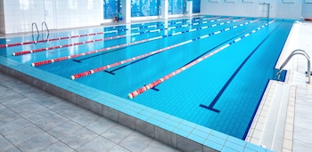 La Cámara Civil confirmó la indemnización a un joven lesionado en una clase de natación en un club de la Ciudad de Buenos Aires. (Foto de archivo: Shutterstock)