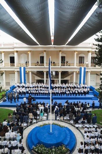 La apertura del Mes Cívico planteó septiembre como una instancia para recuperar la memoria histórica y debatir seguridad, educación, empleo y condiciones de vida en El Salvador./ (Gobierno de El Salvador)