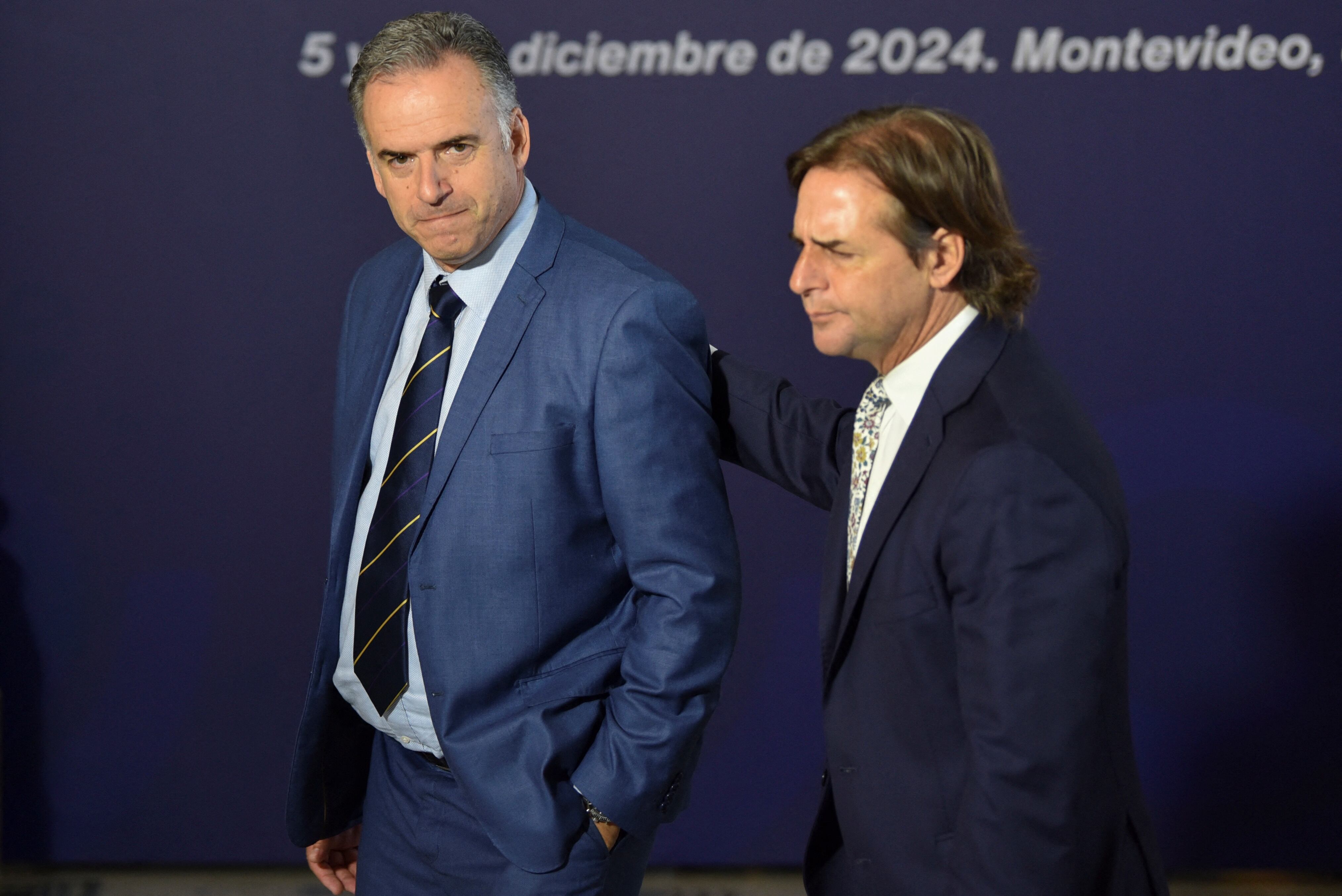 Yamandú Orsi y Luis Lacalle Pou fueron juntos a la última cumbre del Mercosur (REUTERS/Martin Varela Umpierrez)