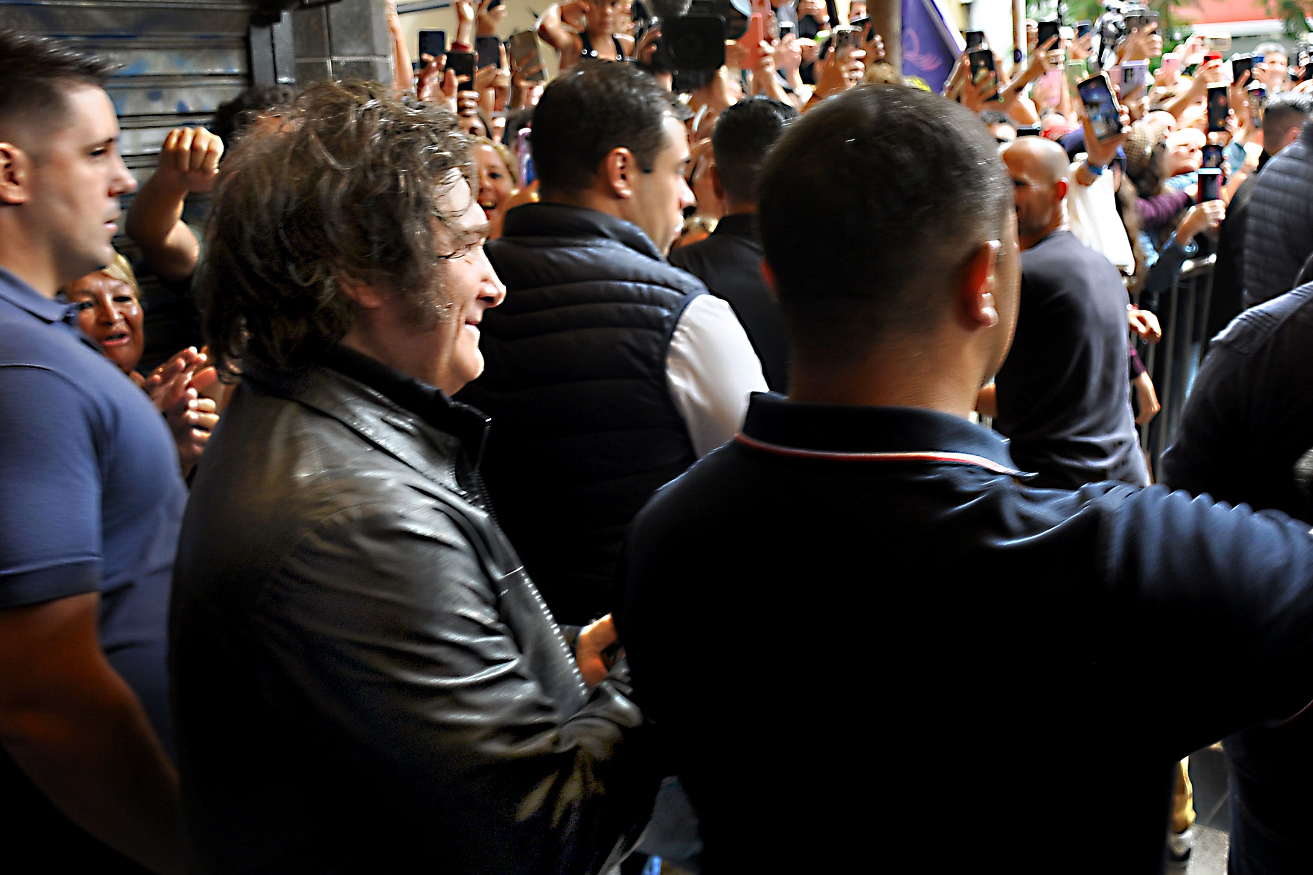 Javier Milei realizó un ensayo junto a Fátima Florez antes de su presentación en Mar del Plata (Crédito: José Tetty)