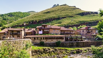 Bárcena Mayor, Cantabria (Shutterstock).