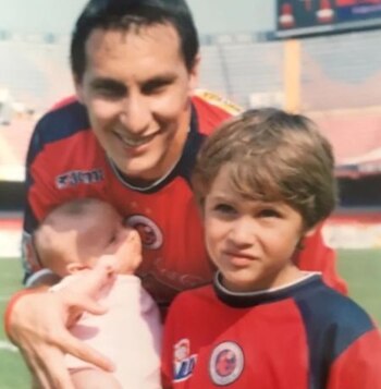 Peso Pluma conquista el vestuario