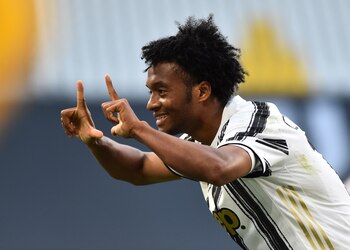 Soccer Football - Serie A - Juventus v Inter Milan - Allianz Stadium, Turin, Italy - May 15, 2021 Juventus' Juan Cuadrado celebrates scoring their third goal REUTERS/Massimo Pinca