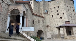 Unos monjes tienen que abandonar su monasterio tras 900 años por el alto coste de manutención: “No podemos quedarnos”