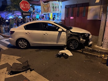 Un enfrentamiento entre la Policía Nacional Civil y presuntos robacarros en la zona 11 de la Ciudad de Guatemala dejó un muerto y un detenido.