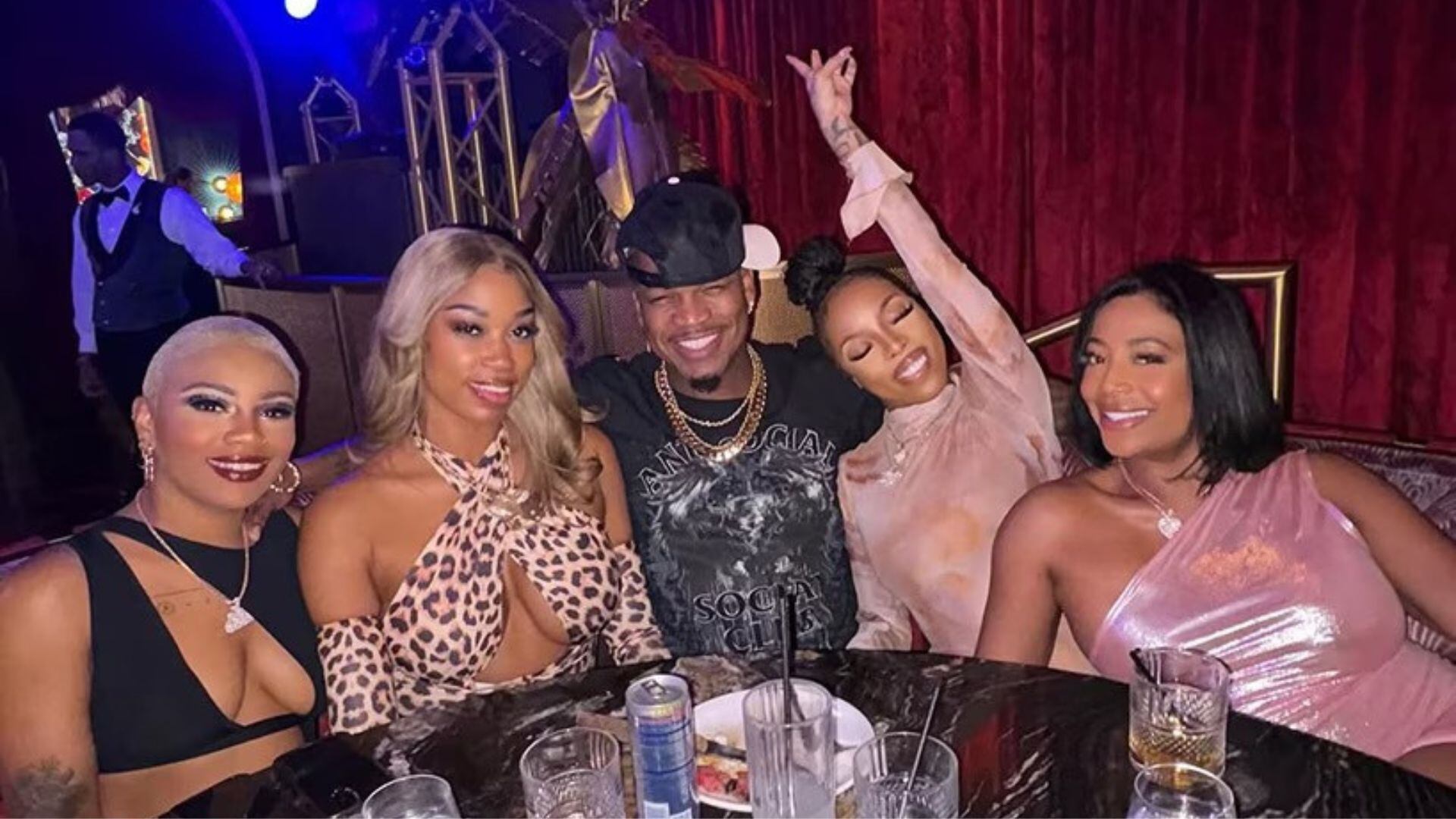 El cantante Ne-Yo y sus cuatro novias: (Instagram/NeYo)