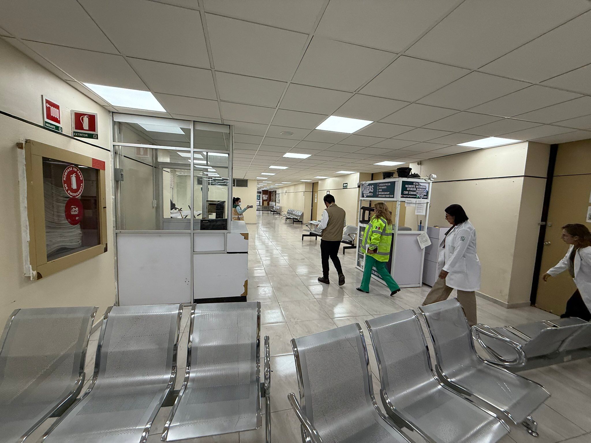 Robledo compartió un video donde explica las labores de limpieza tras las inundaciones en esta hospital mexiquense del IMSS. Foto: X/@zoerobledo.