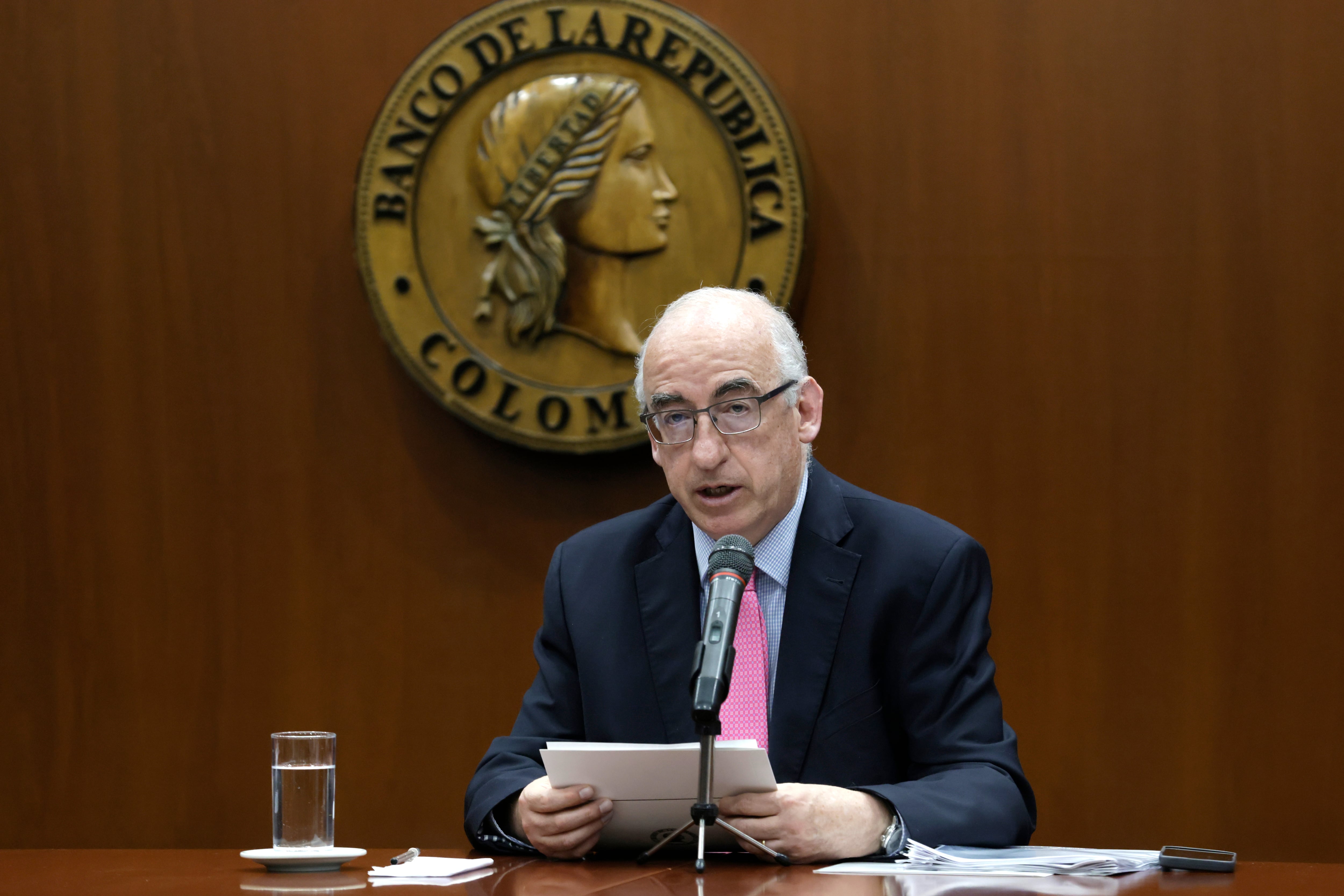 La Junta Directiva del Banco de la República incrementó la tasa de interés al 12,25% tras una votación fragmentada entre sus miembros - crédito Carlos Ortega/EFE