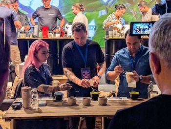 La feria permitió presentar los productos salvadoreños ante uno de los espacios de promoción de café y cacao reconocidos en ese destino. (Foto cortesía Cancillería de El Salvador)