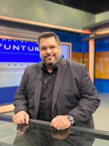 Dr. Enrique Hernández Pérez, dermato-oncólogo y cirujano cosmético, sostiene que "dentro de los cánceres más frecuentes en piel hay tres: el carcinoma basocelular, carcinoma espinocelular y melanoma". (Foto cortesía Frente a Frente)