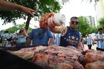 Hay una disputa sobre carne en el Mundial, mientras los fanáticos argentinos invaden Texas